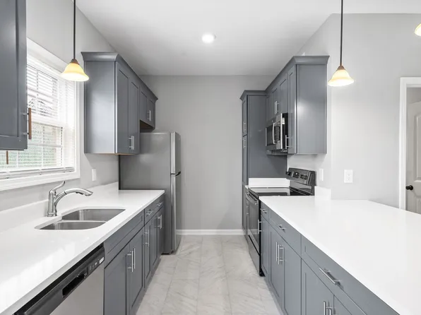 2 Bedroom Pet Friendly Townhomes Near Downtown For Rent!