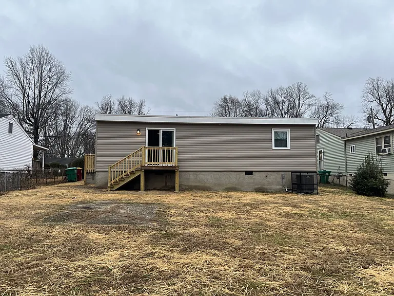 462 Reservoir Hts — Photo 17