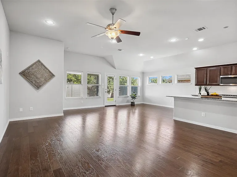 1409 Freesia Dr — Photo 11