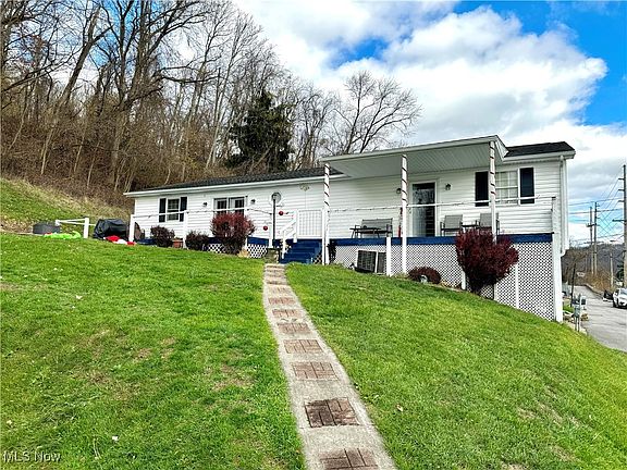 2nd image of 821 Woods Ln