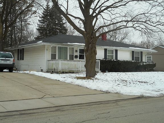 3rd image of 327 Amarillo Dr