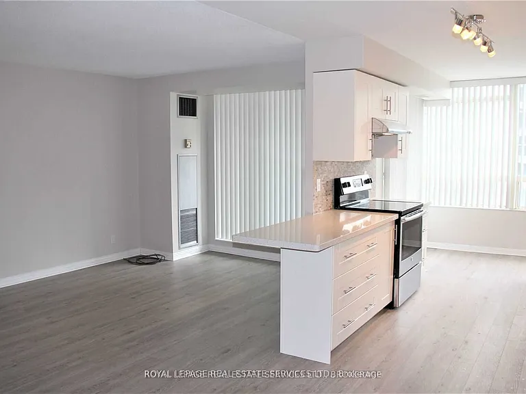 1 Aberfoyle Cres #1109 — Photo 19