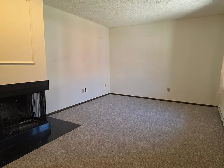 4004 University — Photo 3