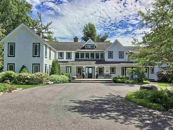 2nd image of 1008 E Bay Dr