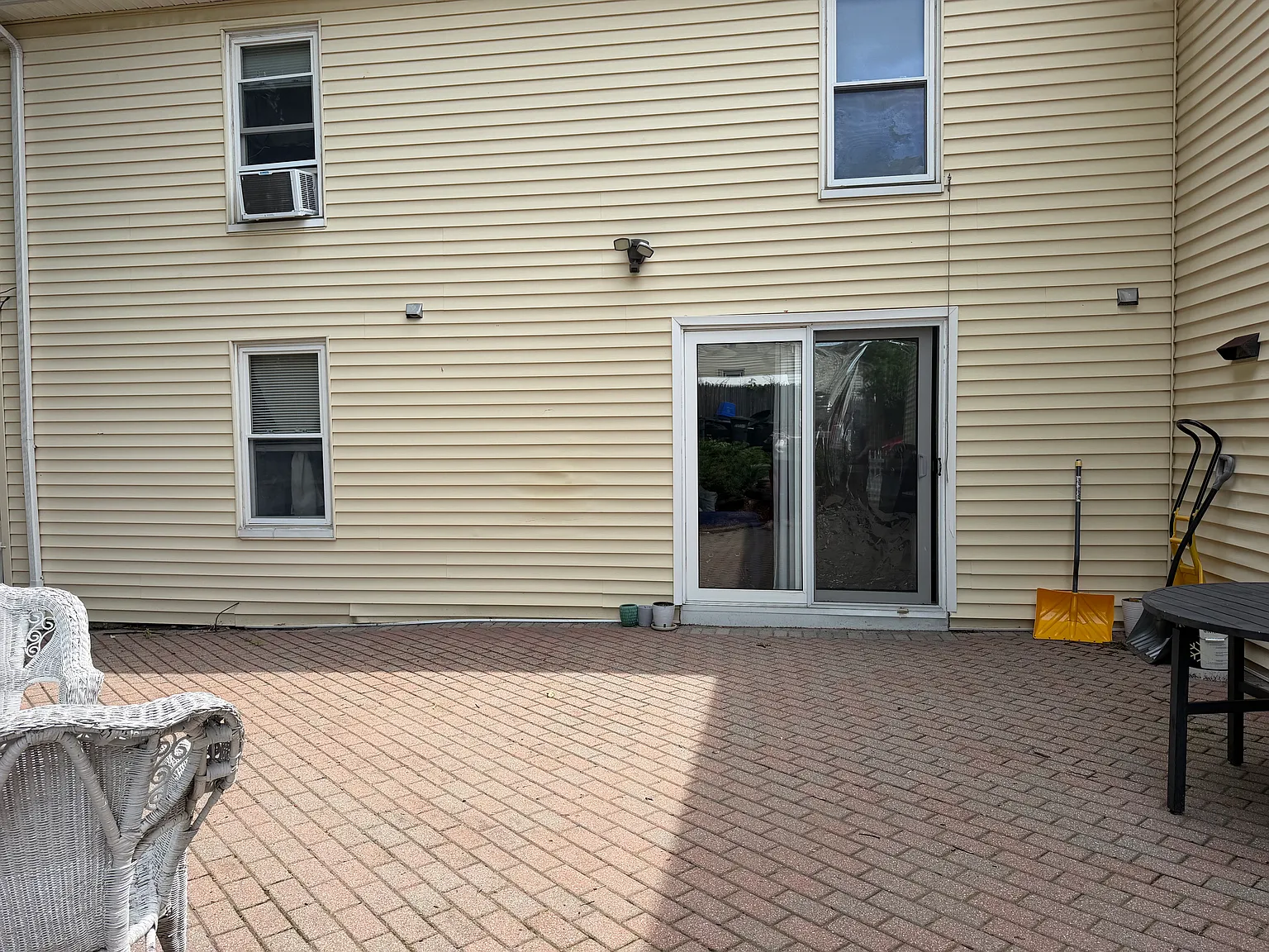 2 bed, 1.5 bath, 870 sqft, $2,500 — Photo 2