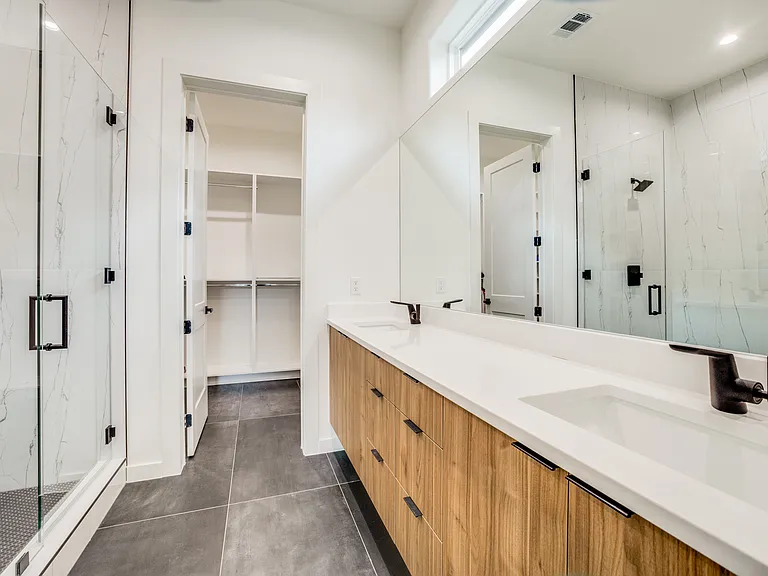 3423 N Winnetka Ave — Photo 9