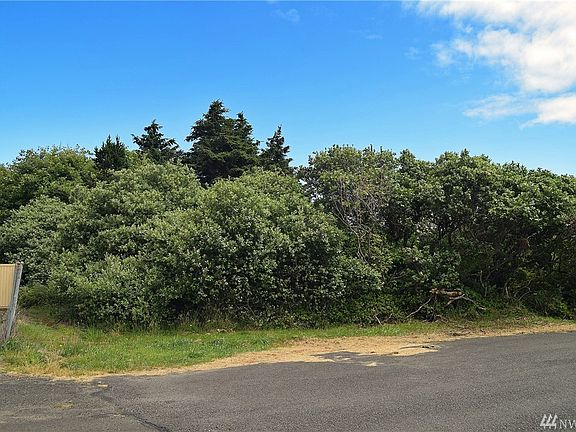 4th image of 774 Ocean Ct NW