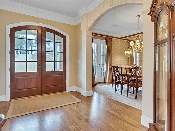 3rd image of 185 Chestnut Oak Ln