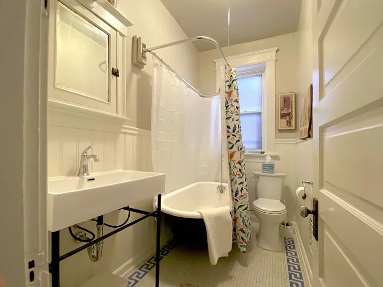 Hartford St — Photo 12