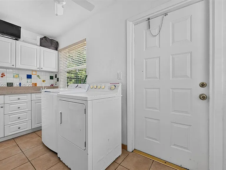 5800 SW 61st St — Photo 18