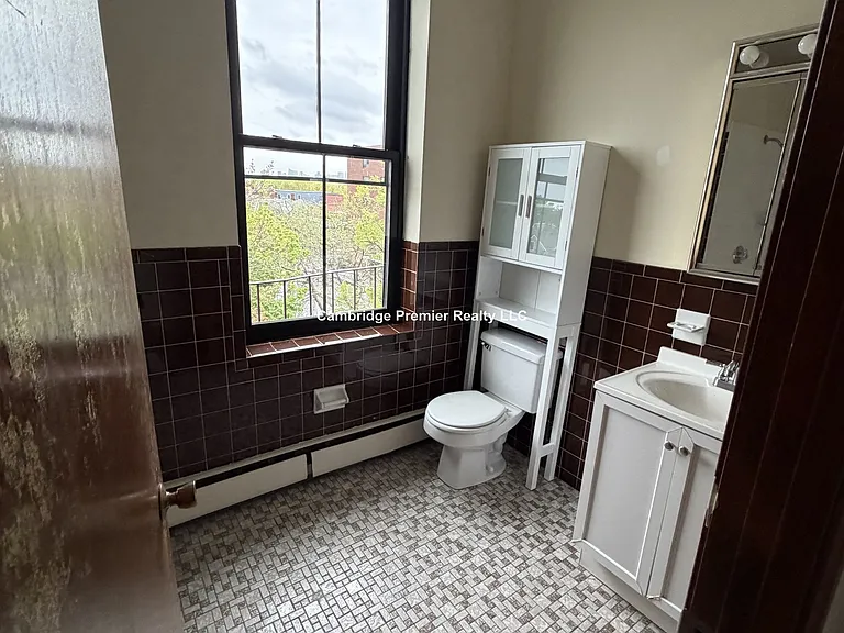 247 Pearl St #301 — Photo 10