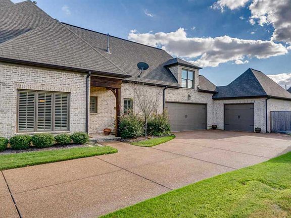 3rd image of 9215 Enclave Green Ln E