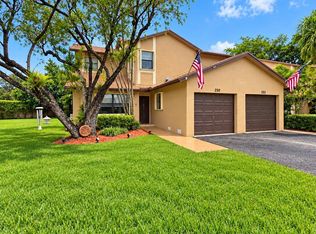 250 Lakeside Cir, Fort Lauderdale, FL 33326