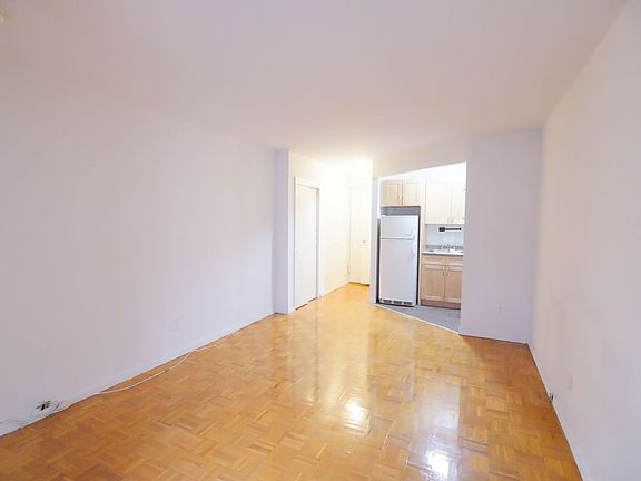 3rd image of 317 E 85th St APT 4D