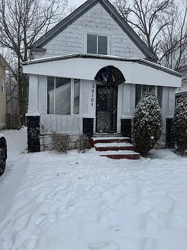3010 E 123rd St Photo 1