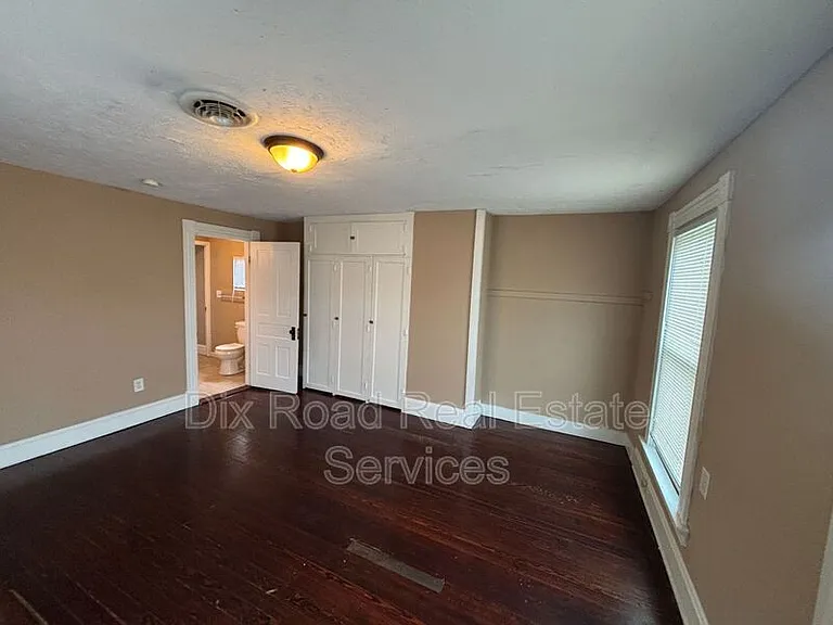 411 Millikin St — Photo 29