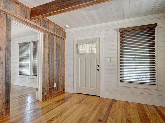 5th image of 404 Turney St