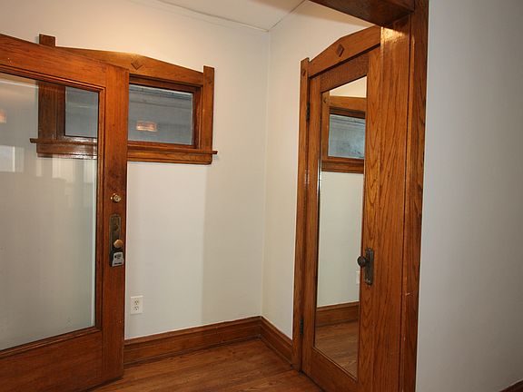 4th image of 1153 S Lyman Ave
