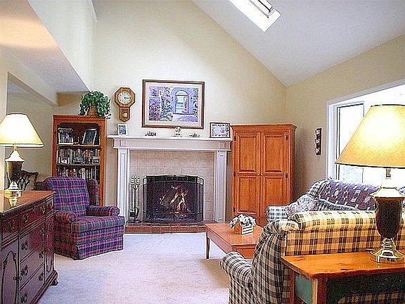 Family room, vaulted, bright