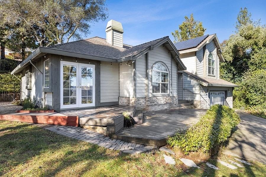1st image of 251 Aeolia Dr