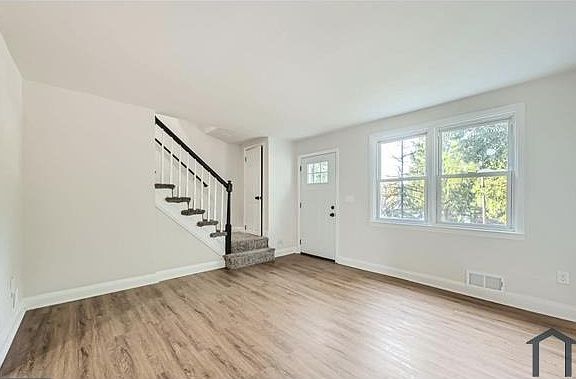 3rd image of 1878 Yakona Rd