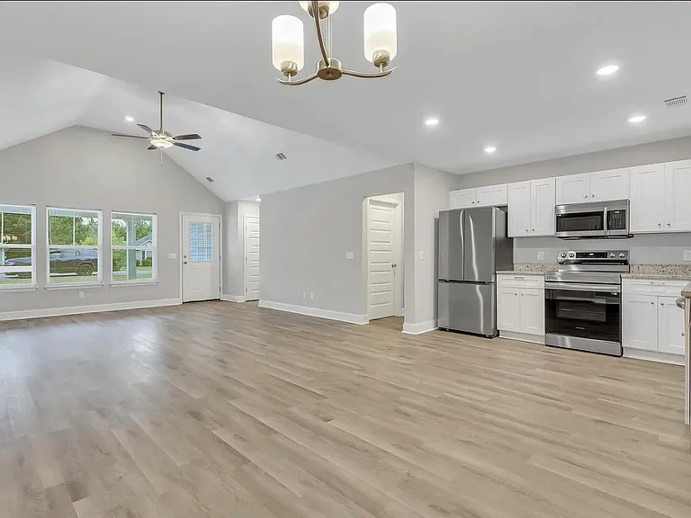 245 Abigail Cir — Photo 11
