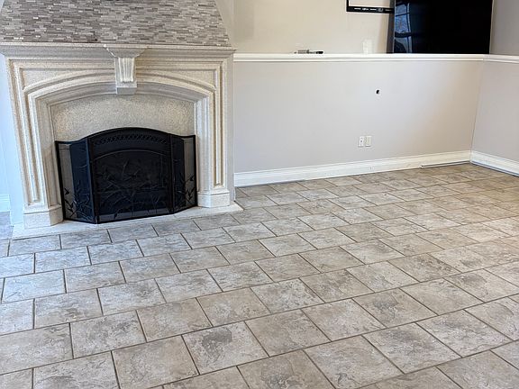 3rd image of 115 King Dr