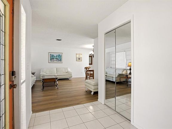 4th image of 747 Bal Harbor Blvd