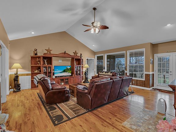 5th image of 200 S Lovelady Rd