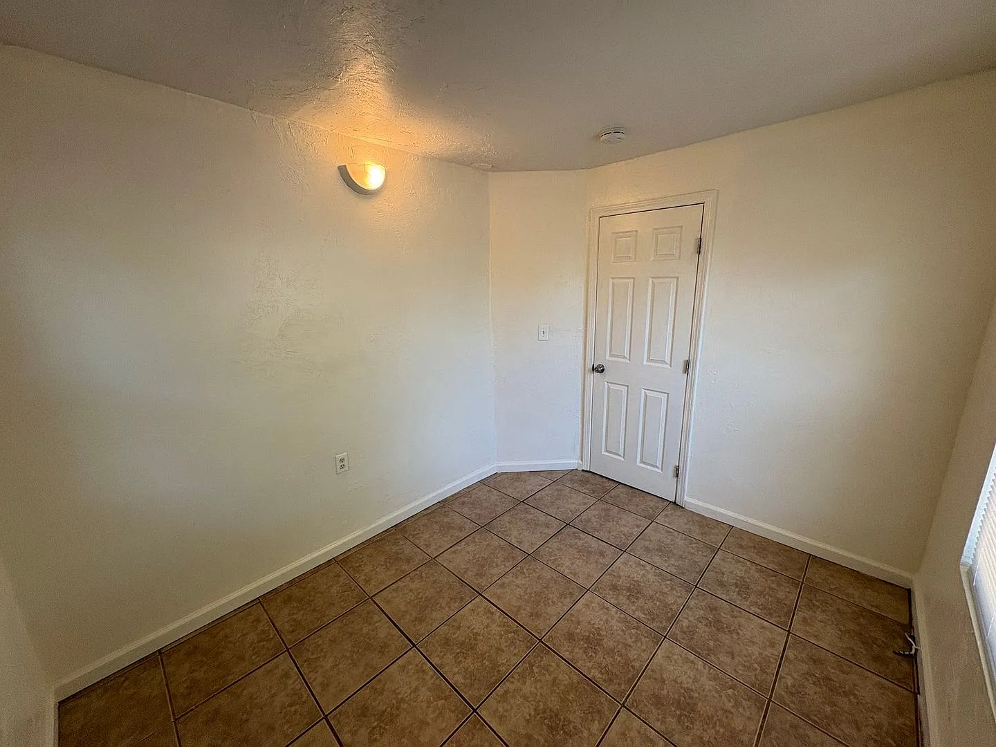 Front unit available in Orange Cove! — Photo 4