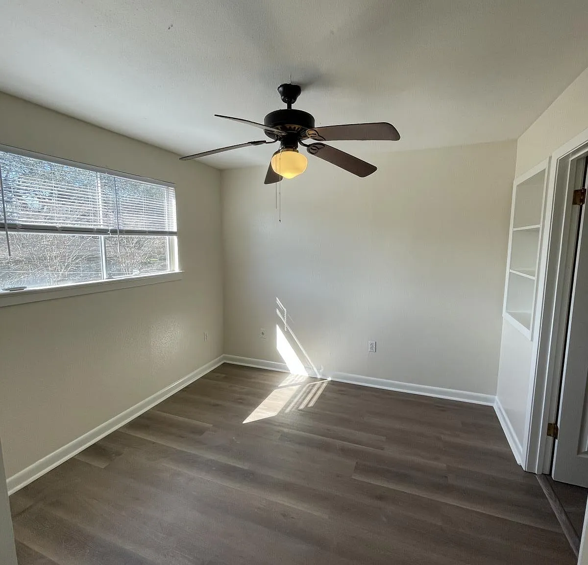 115 S Leo St — Photo 4