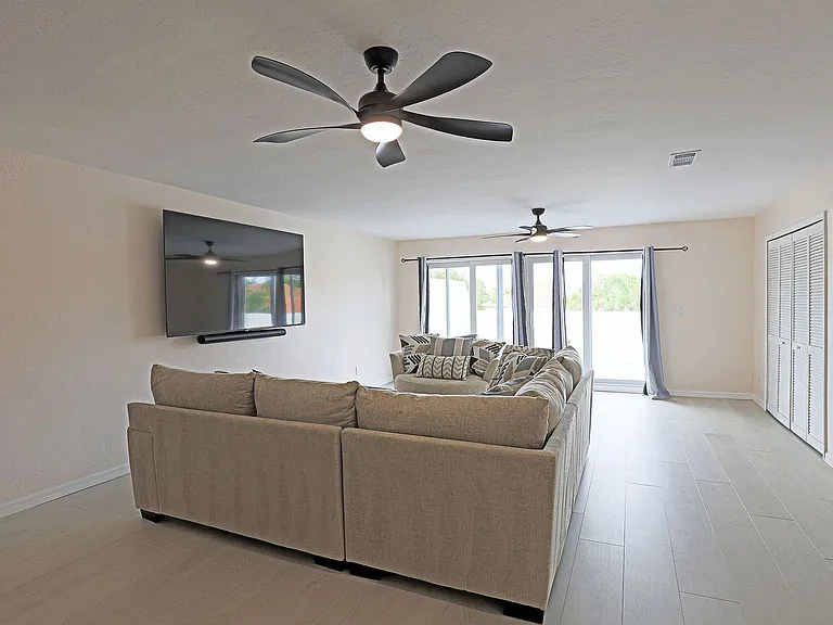 11921 Seabreeze Cove Ln — Photo 15