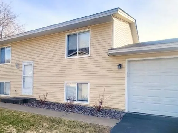 8942 Vinewood Ln N, Maple Grove, MN 55369