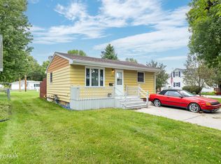 1716 10th Ave N, Grand Forks, ND 58203
