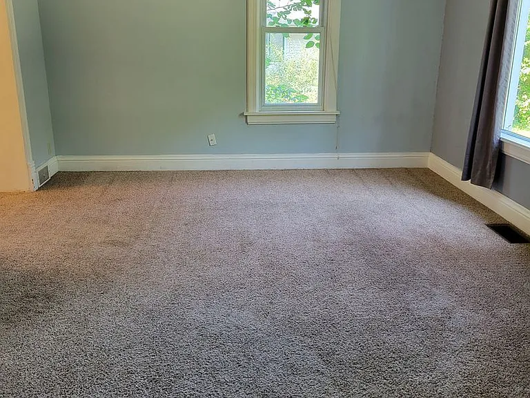 512 E Maple St — Photo 5