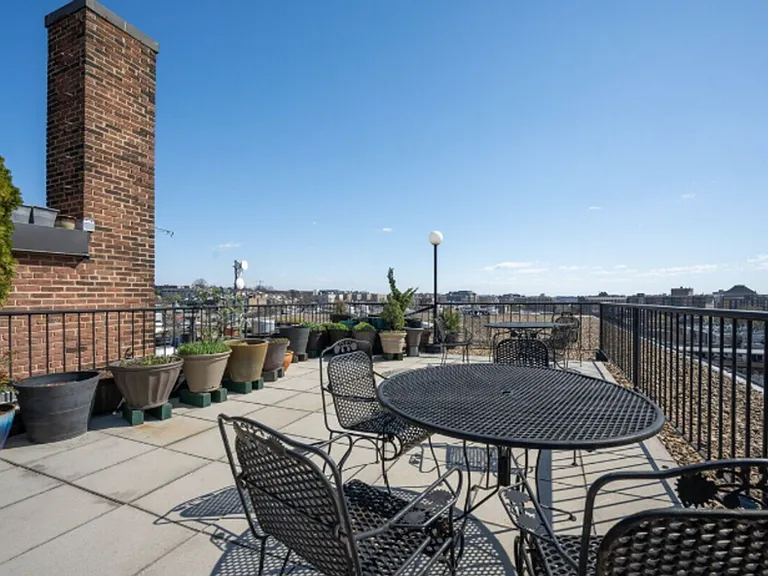 1825 T St NW #304 — Photo 30