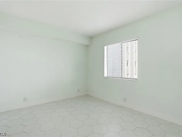 2885 Palm Beach Blvd #402 — Photo 12