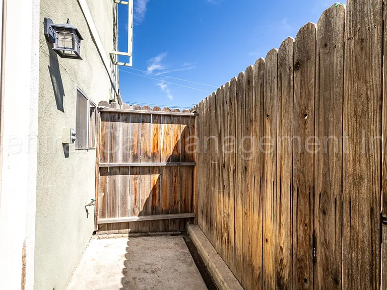930 Day Ave. — Photo 17