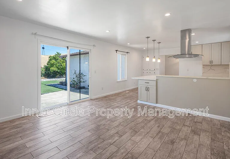 2225 Mount Whitney Dr — Photo 11