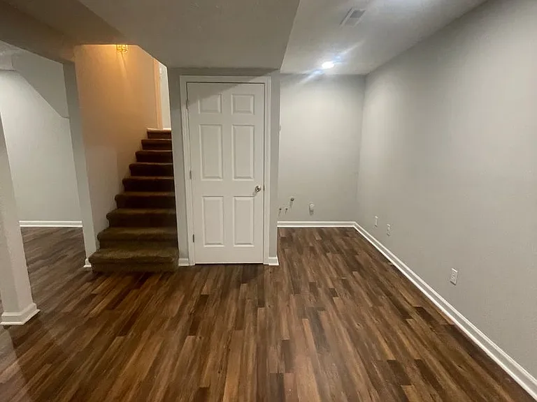 1215 Overton Ln — Photo 12