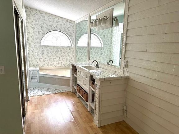 5th image of 8095 Burlington Ct