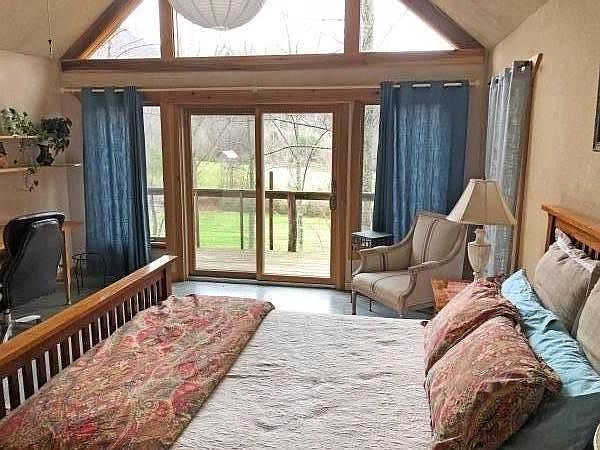 Upstairs 'tree house' bedroom with balcony and clawfoot bathtub for a dreamy soak!