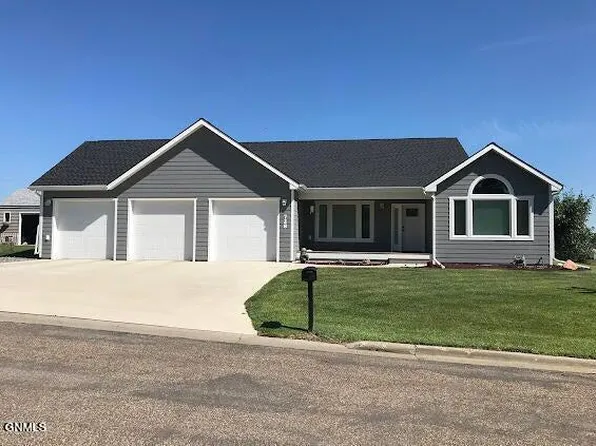 728 3rd St NW, Beulah, ND 58523
