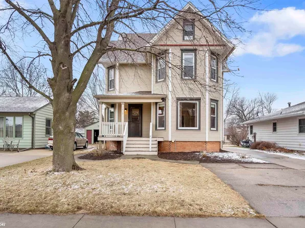 1419 West St, Grinnell, IA 50112