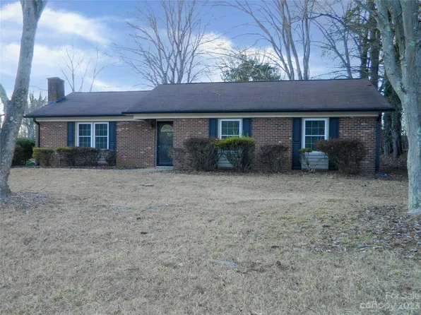 2542 Wood Valley Rd, Winston Salem, NC 27106