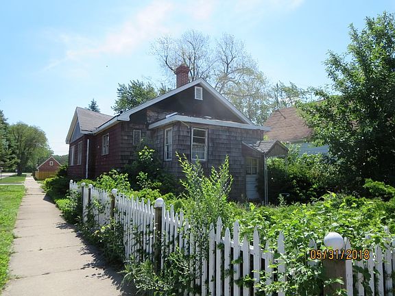 4th image of 4200 Elmwood Ave