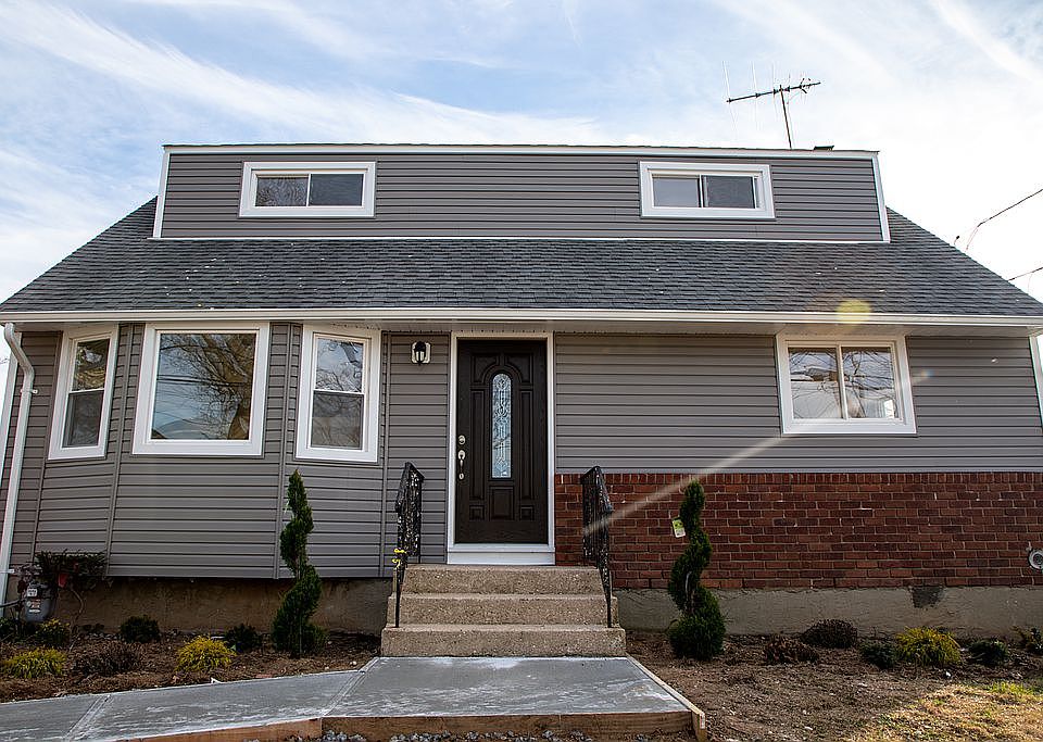 1st image of 4 Evans Ave