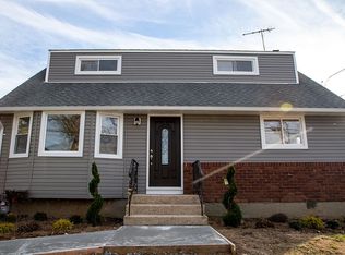 4 Evans Ave, Farmingdale, NY 11735