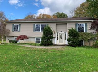 118 Stone Schoolhouse Rd, Bloomingburg, NY 12721