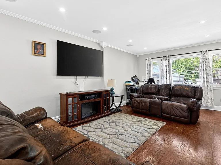 139 Dalton St — Photo 7
